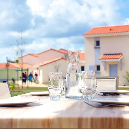 Holiday House W Pool Access Vakantiehuis Saint-Hilaire-de-Talmont